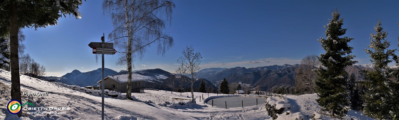 13 Bella vista panoramica dalle Stalle Aral verso la Val Serina.jpg